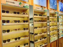 -LOOK眼镜·蔡司依视路配镜(宝山万达店)