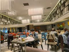 -上海滴水湖皇冠假日酒店