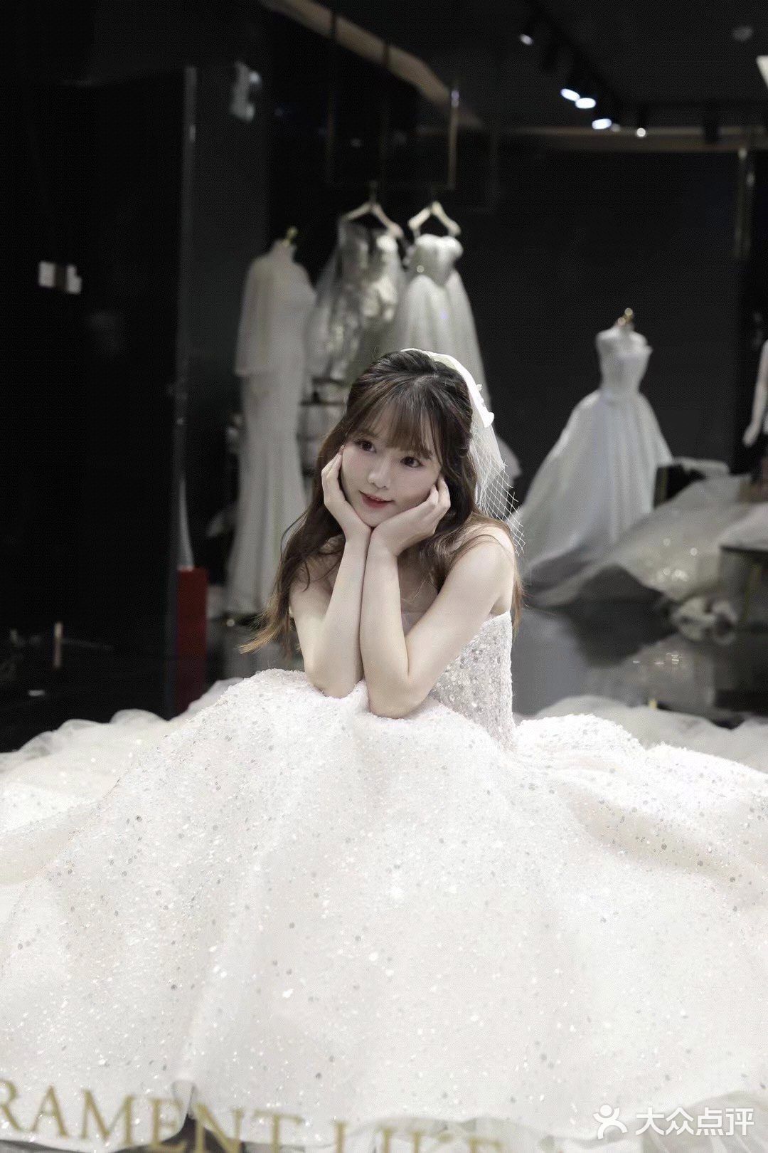 在婚纱店当在逃公主👸