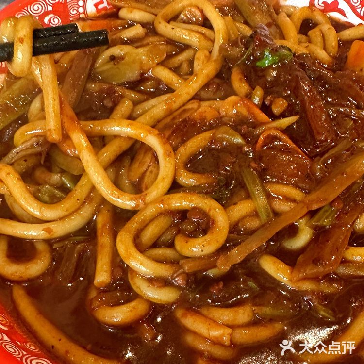 上海的新疆炒米粉大PK