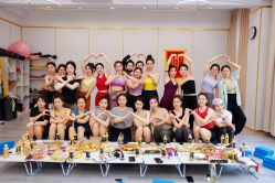 -亚太瑜伽普拉提学院