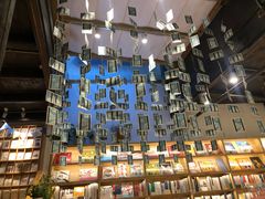 -猫的天空之城概念书店(杭州南宋御街店)