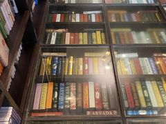 -钟书阁(松江泰晤士小镇店)