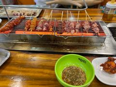 -哈尔滨小酒馆·鲜肉现穿自助烧烤(康新花园店)