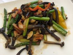 鲜芦笋鸡松菌炒兰-朱仔记食府(江南大道店)