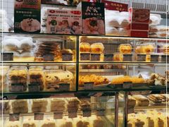 面包甜点陈列柜-白玉兰食品甜凤店(合生汇店)