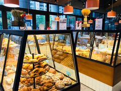 面包甜点陈列柜-Dough&Joe团憩(瑞虹天地月亮湾店)