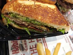 -The Habit Burger Grill 哈比特汉堡(爱琴海店)