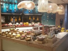 自助取餐区-咖啡苑自助餐厅·中国大饭店