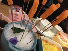 生吃三文鱼-街角等你.大连海鲜烧烤(西安路店)