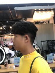 -FRIDAY星期五专业美发沙龙