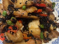 -头上红煨盐鸡·非遗院子餐厅