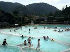 -十万大山布透温泉