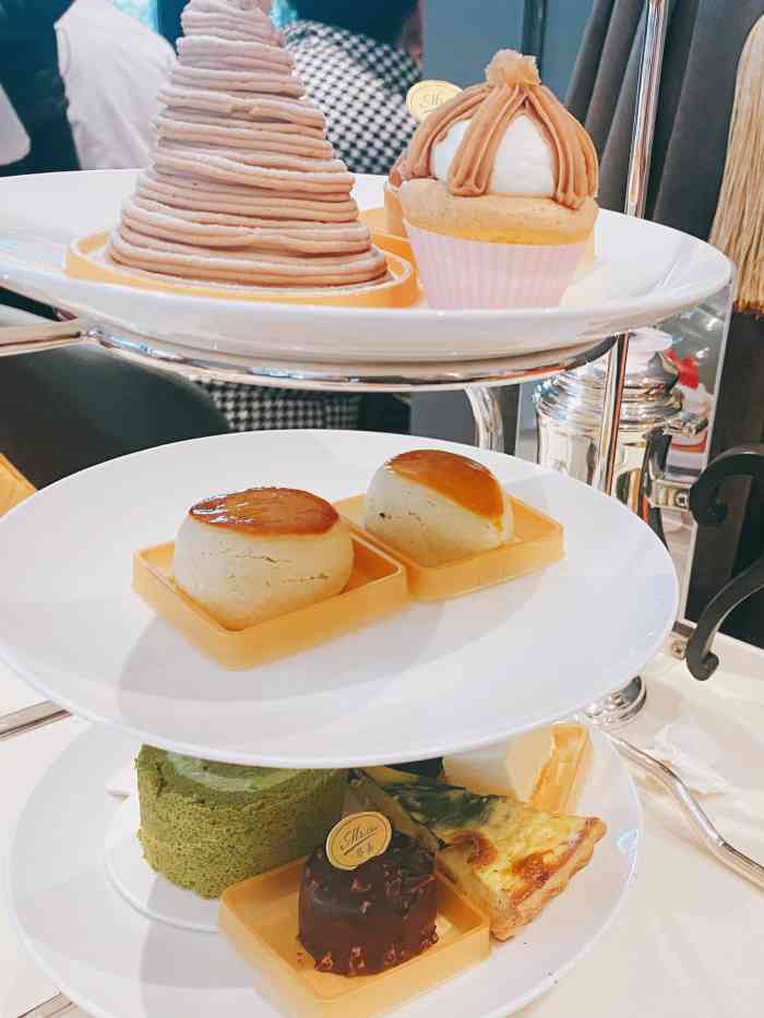 蔡嘉法式甜品(杭州旗舰店)-"下了地铁,找店还算方便,店里人多,一班人.