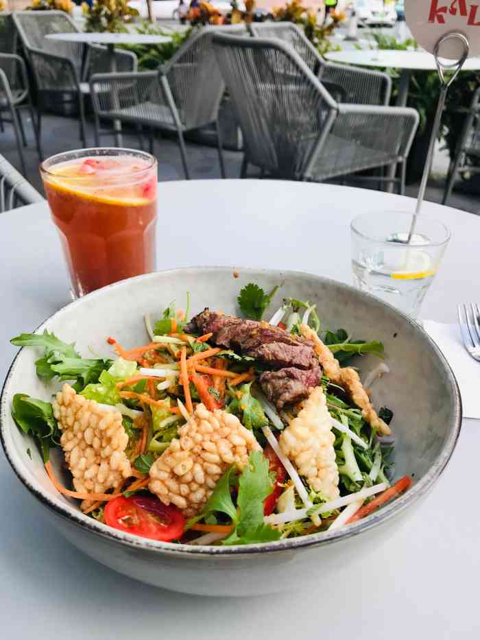 funk&kale(尚嘉中心店)-"算是比较中肯的一家餐厅了吧.烤鸡味道一般.