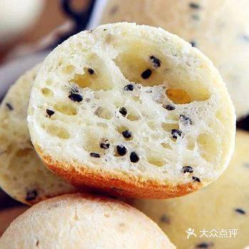 黑芝麻麻薯面包，包你成功