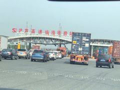 -临港服务区·停车场