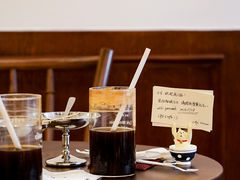 -Café Monson
