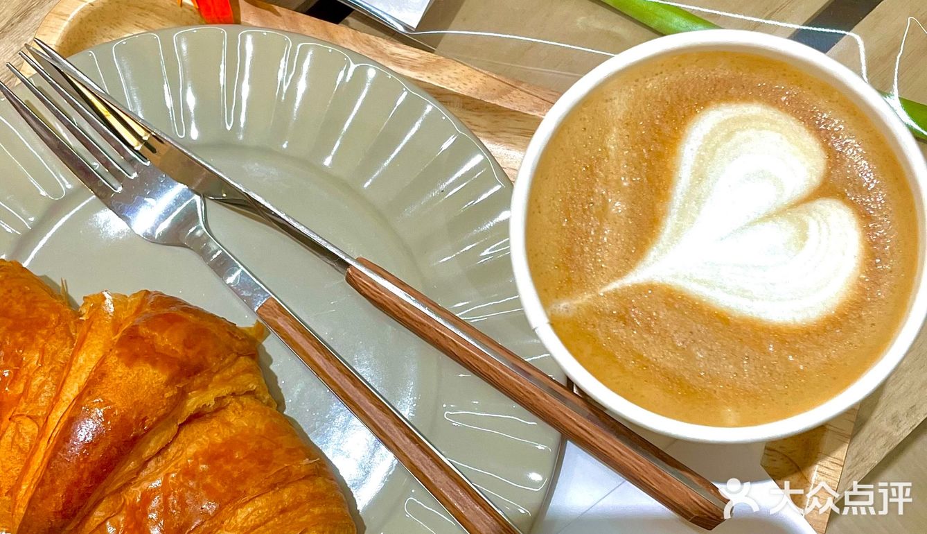 厂妹探店丨喝咖啡送鲜花啦