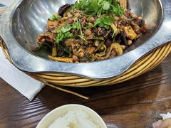 -愉肴麻辣香锅(中山路店)