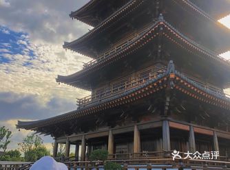 一直耳闻宝山寺非常非常美～ 整个寺庙风格是唐式宫殿风