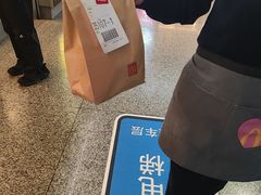-麦当劳(上海虹桥站30B检票口楼上)