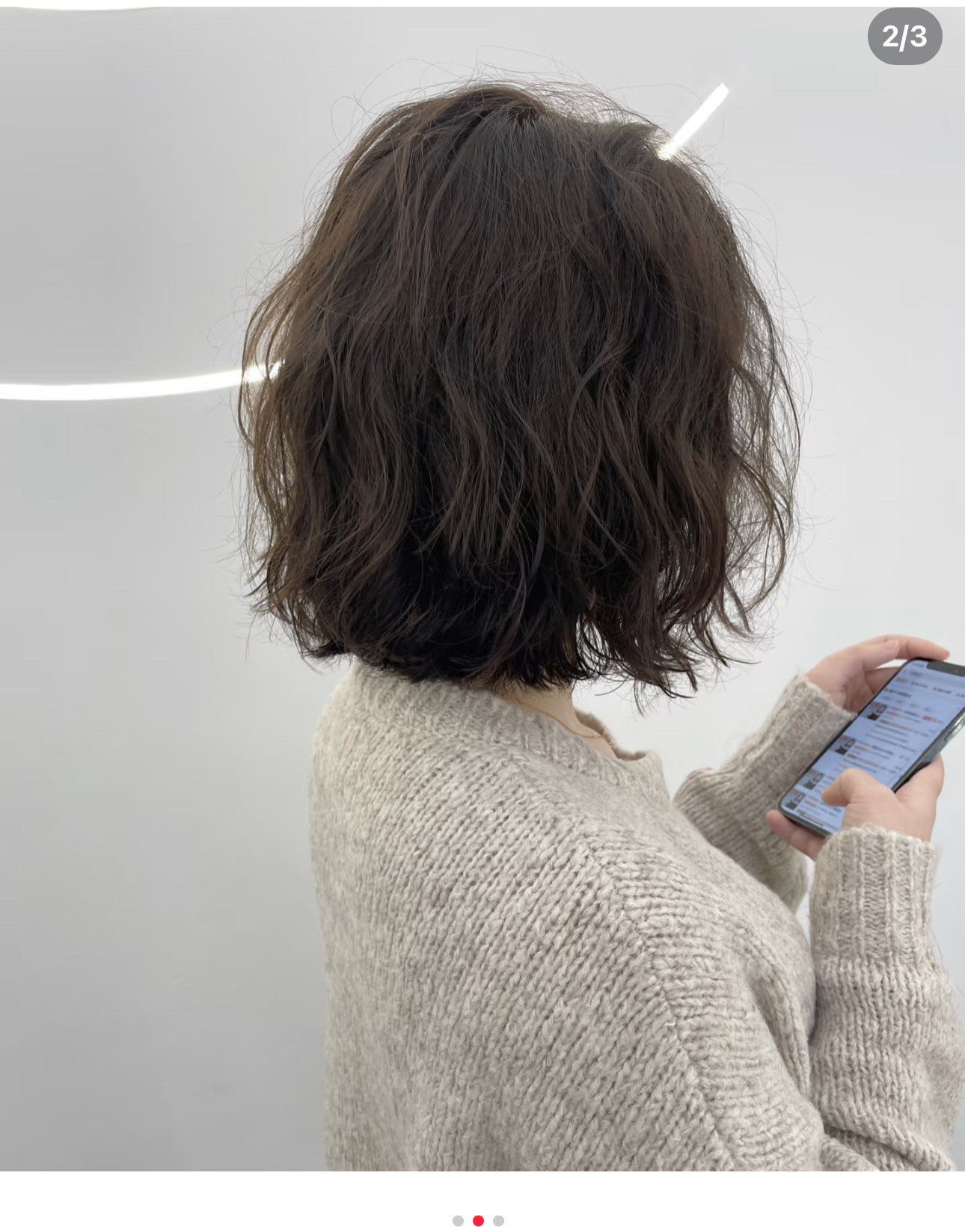 俏皮灵动,短发微卷,是青春的轻盈舞步;优