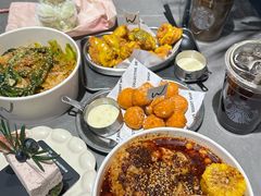 -W COLLECTIVE  DESSERT SHOP