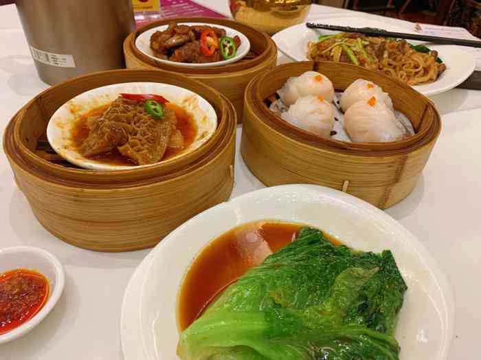 粤珍轩海鲜酒楼-"团了68的团购,上午九点到店,服务员很快.