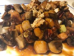 宫爆蘑菇鸡-肆月河豚·新淮扬(金融街店)
