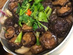 红烧香菇肉-老家黄墩饭店
