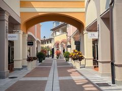 -佛罗伦萨小镇广佛名品奥特莱斯(疏港路店)