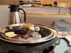 -围炉肉舍•炭烤活鳗•丹东海鲜烤肉(步行街店)