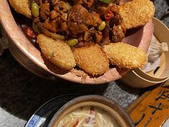 地锅腌菜毛豆烧小公鸡-南京大牌档(青岛万象城店)