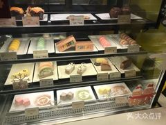 面包甜点陈列柜-麦当劳(中山公园龙之梦店)