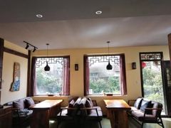 -小草屋轰趴馆别墅派对新场团建家庭聚会