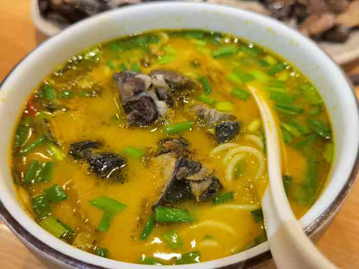 子宸什夹婆乌鸡米线(建设路店)