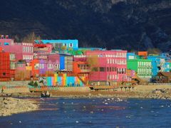 -百里峡七彩艺术小镇