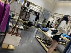 -URBAN REVIVO(济南世茂广场店)