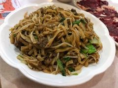 招牌湿炒牛河-潮泰牛肉火锅 · 创于1992年(车公庙店)