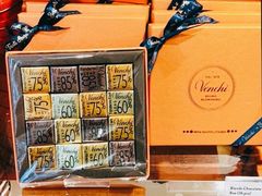 -VENCHI 闻绮(北京国贸商城店)