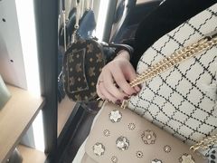 -王府井奥莱临潼小镇(临潼店)