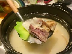 腊肉汤炖姜柄瓜和芋头-半山腰·云南菜(侨福芳草地店)