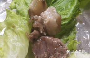 Pork Head Wrapped in Lettuce