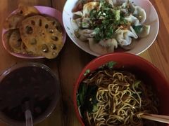 -爆炸头阿姨小四川正宗川味小吃(无任何分店)