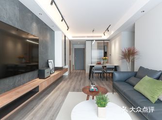 生活归于平淡，一人一狗三餐四季
