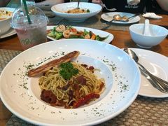 -Chom Cafe and Restaurant