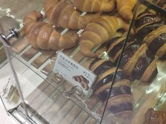 巧克力羊角面包-巴黎贝甜(常德路店)
