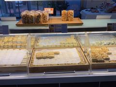 面包甜点陈列柜-清真全盛斋传统糕点(许士庙店)