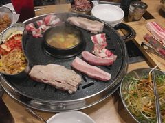 -江南猪肉商会无限续吃(弘大店)